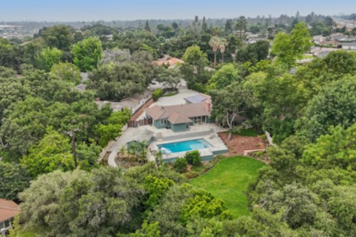 240 Oakhurst Ln